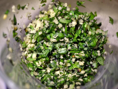 Bazalkové pesto s konopnými semínky