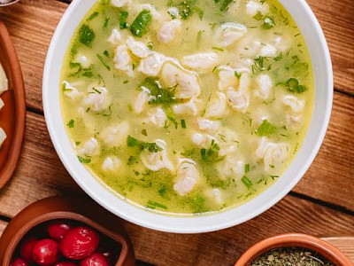 Jarná polievka s medvedím cesnakom